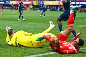 Încă un chin pentru Musiala. Pe targă, 9 ore și jumătate, până la Munchen » Decizia lui Bayern!