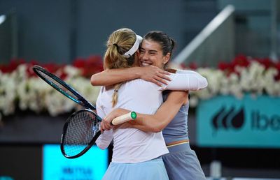 De neoprit! Sorana Cîrstea și Anna Kalinskaya s-au calificat în „sferturi” la Wimbledon, după ce au trecut de favoritele numărul 5