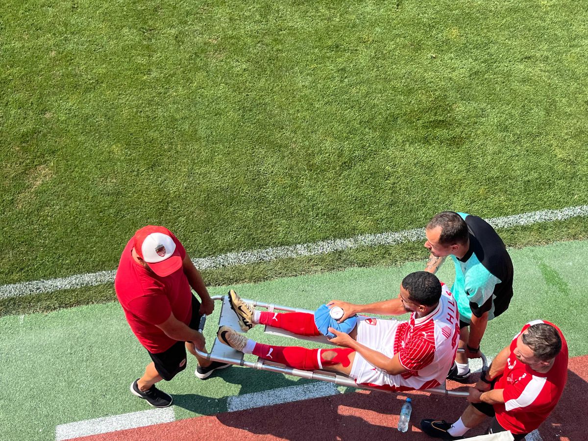 Maxime Sivis s-a accidentat în Dinamo - Tunari și a fost scos pe targă