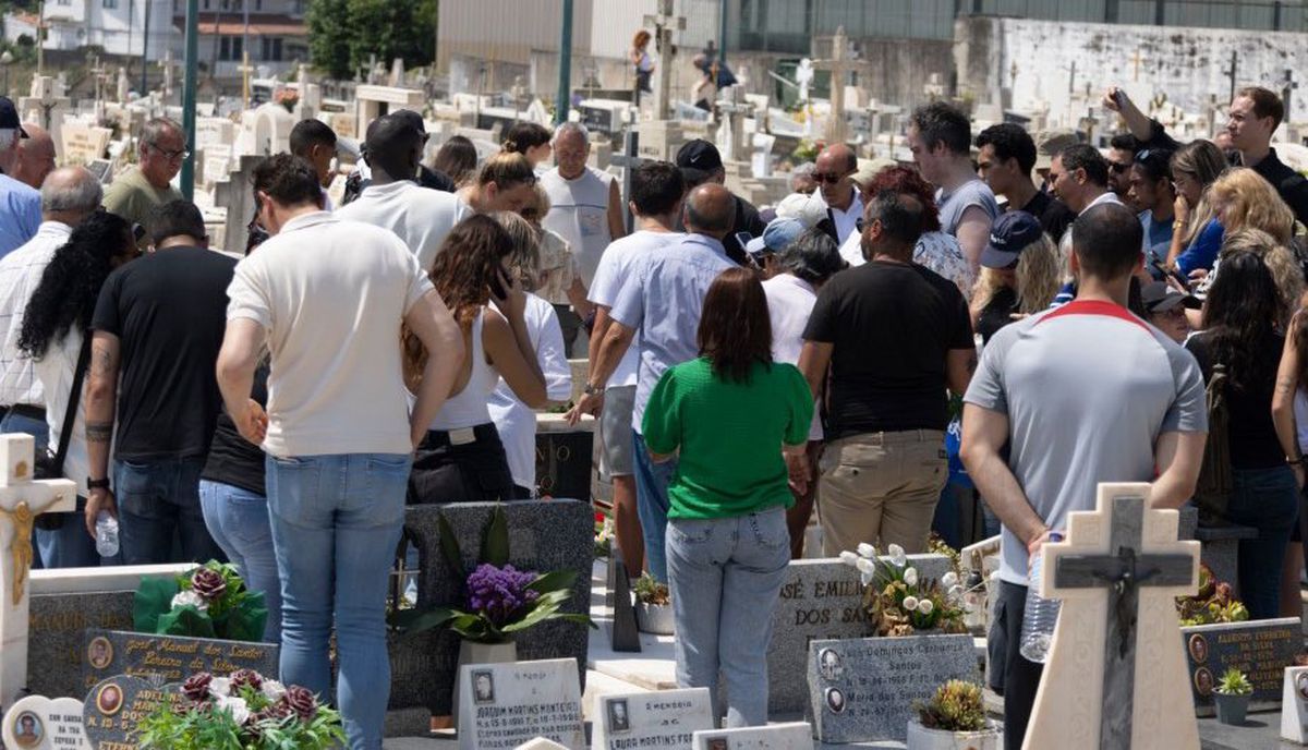 Fanii la mormântul lui Diogo Jota / foto: X