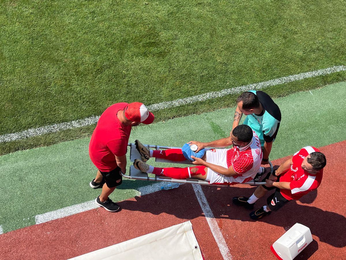 Maxime Sivis s-a accidentat în Dinamo - Tunari și a fost scos pe targă