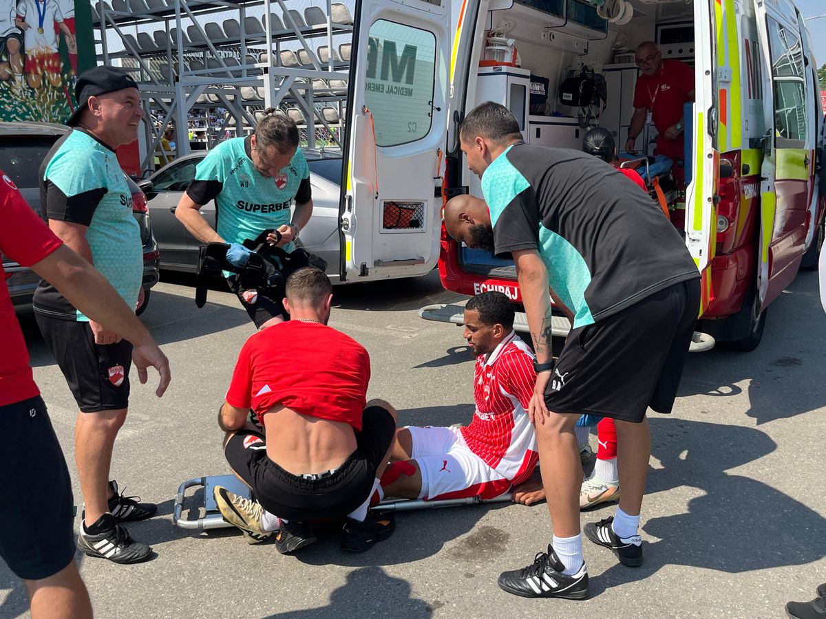 Maxime Sivis s-a accidentat în Dinamo - Tunari și a fost scos pe targă