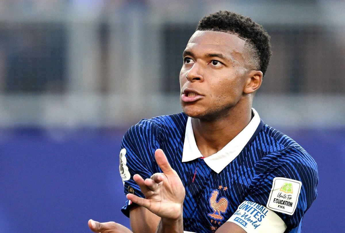 Kylian Mbappe, victima rasismului în Paraguay! Val de jigniri din partea unei senatoare: „În loc de lapte matern, sugea nuci de cocos”