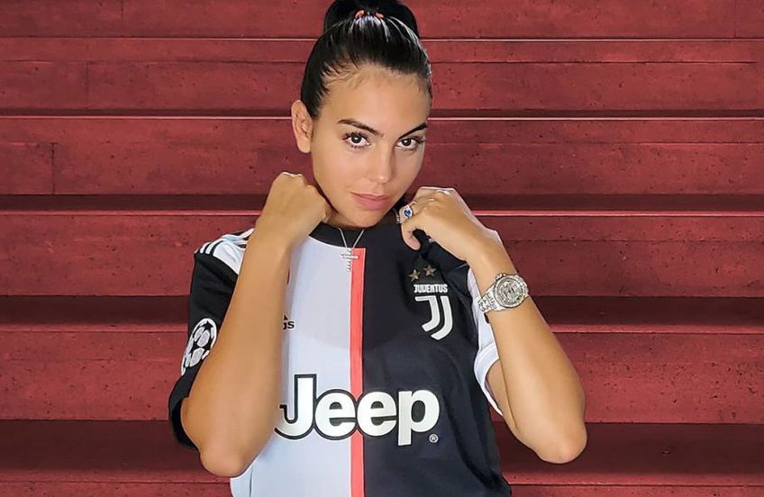 Iubita Lui Cristiano Ronaldo A Incins Din Nou Instagramul Fotografia Georginei Din Baie A Strans 3 Milioane De Like Uri