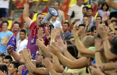 Ultrașii lui FCSB se revoltă după salvarea lui Dinamo: „Cum mai poți să ridici capul când tu ești în Liga 1 din milă?!”