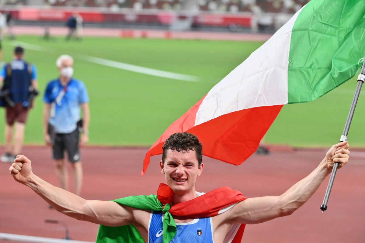 Italia șochează din nou la Tokyo! Revine senzațional la 4x100m și câștigă aurul la o sutime + Jamaica domină finală feminină