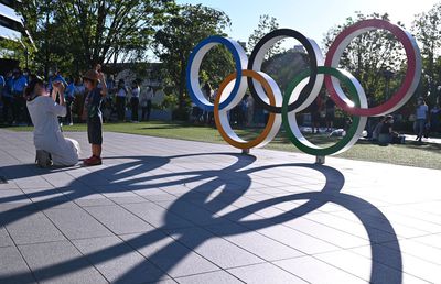 Reportaj de senzație din Tokyo: 13 episoade despre realitatea din Japonia, țară a contrastelor și a obiceiurilor complet diferite față de orice alt colț al planetei