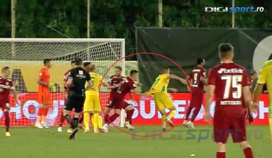 FOTO: Captură @Digi Sport 1 Brigada lui Andrei Chivulete, arbitraj scandalos! Două greșeli pro CFR Cluj în meciul cu CS Mioveni + Reacția lui Mihai Stoica