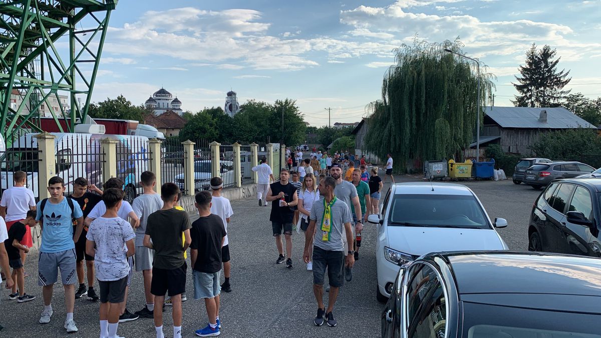 Primul venit, primul servit la CS Mioveni - FCSB » Decizia organizatorilor poate provoca un adevărat haos în tribune