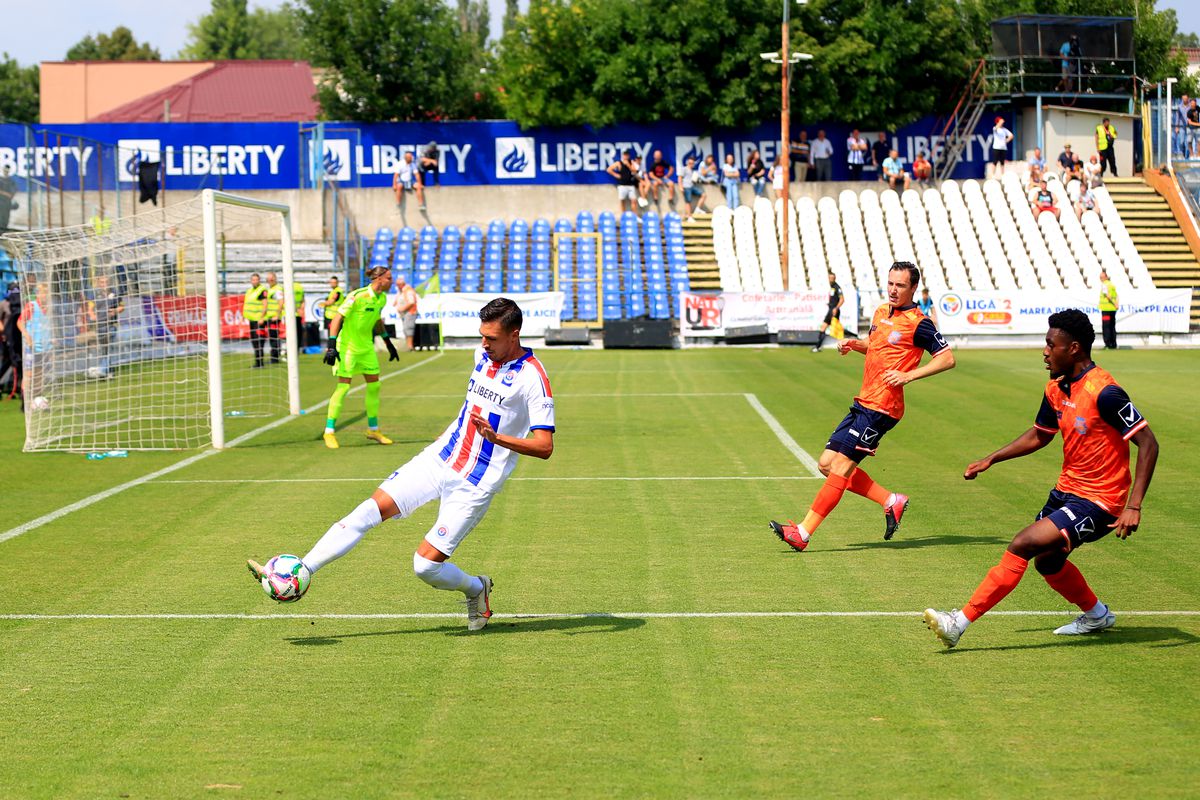 Scandal cu Delia pe fundal înainte de Oțelul - Poli Iași » Mai mulți fani au sărit la bătaie!