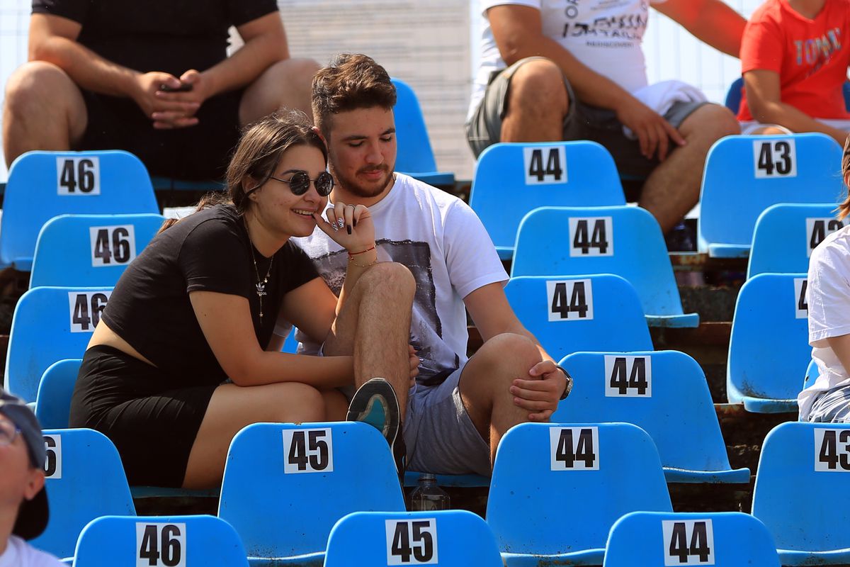 Scandal cu Delia pe fundal înainte de Oțelul - Poli Iași » Mai mulți fani au sărit la bătaie!