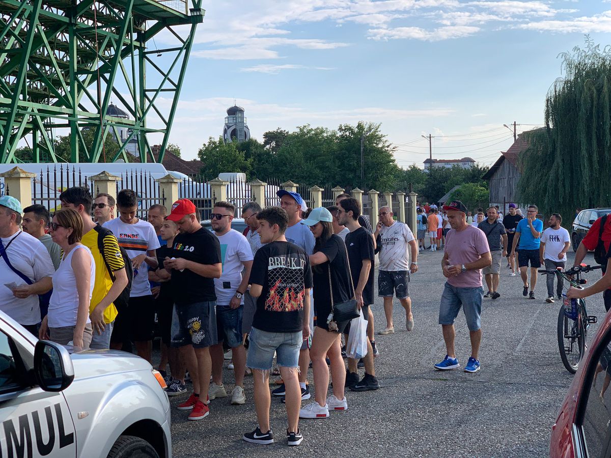 Primul venit, primul servit la CS Mioveni - FCSB » Decizia organizatorilor poate provoca un adevărat haos în tribune