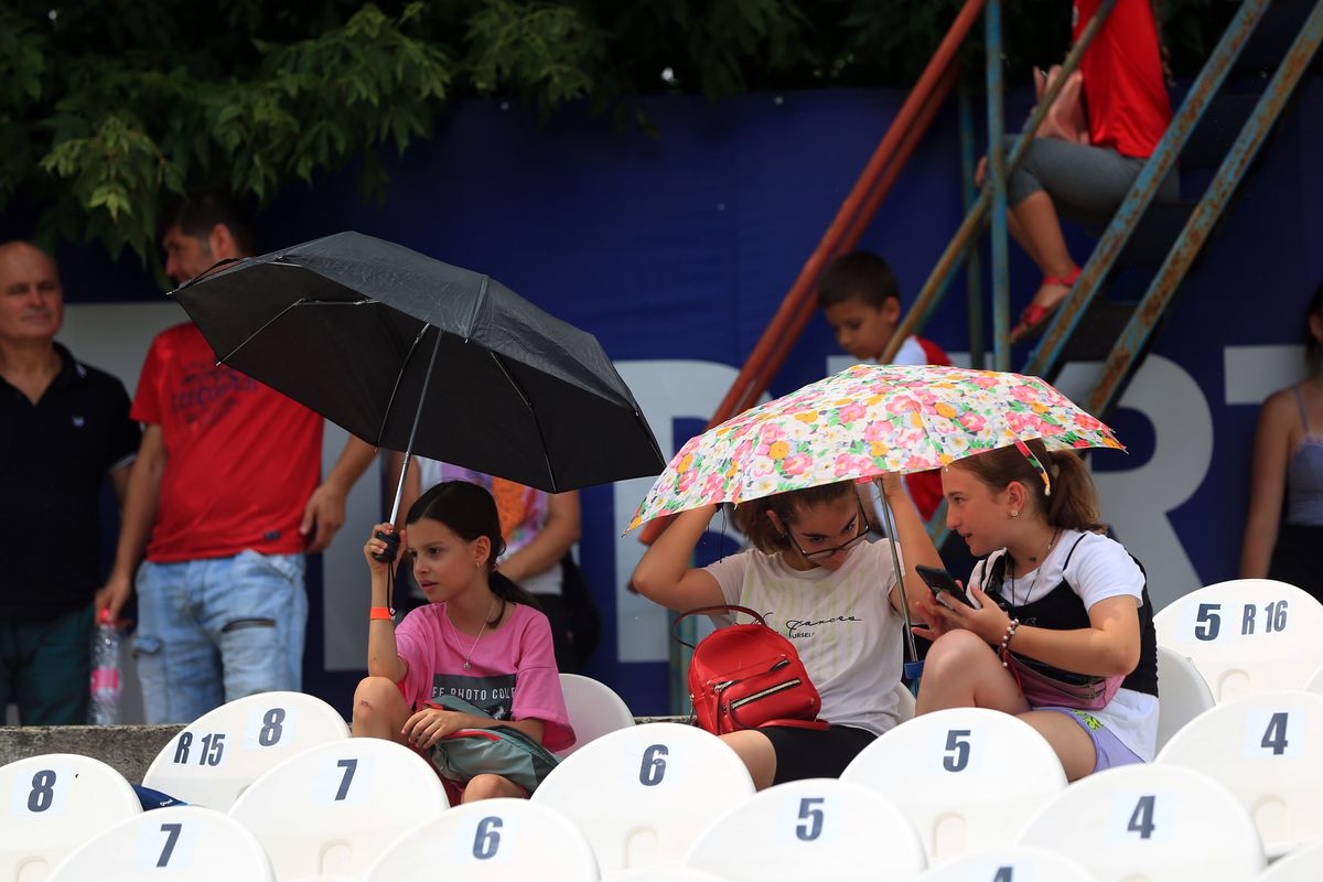 Scandal cu Delia pe fundal înainte de Oțelul - Poli Iași » Mai mulți fani au sărit la bătaie!