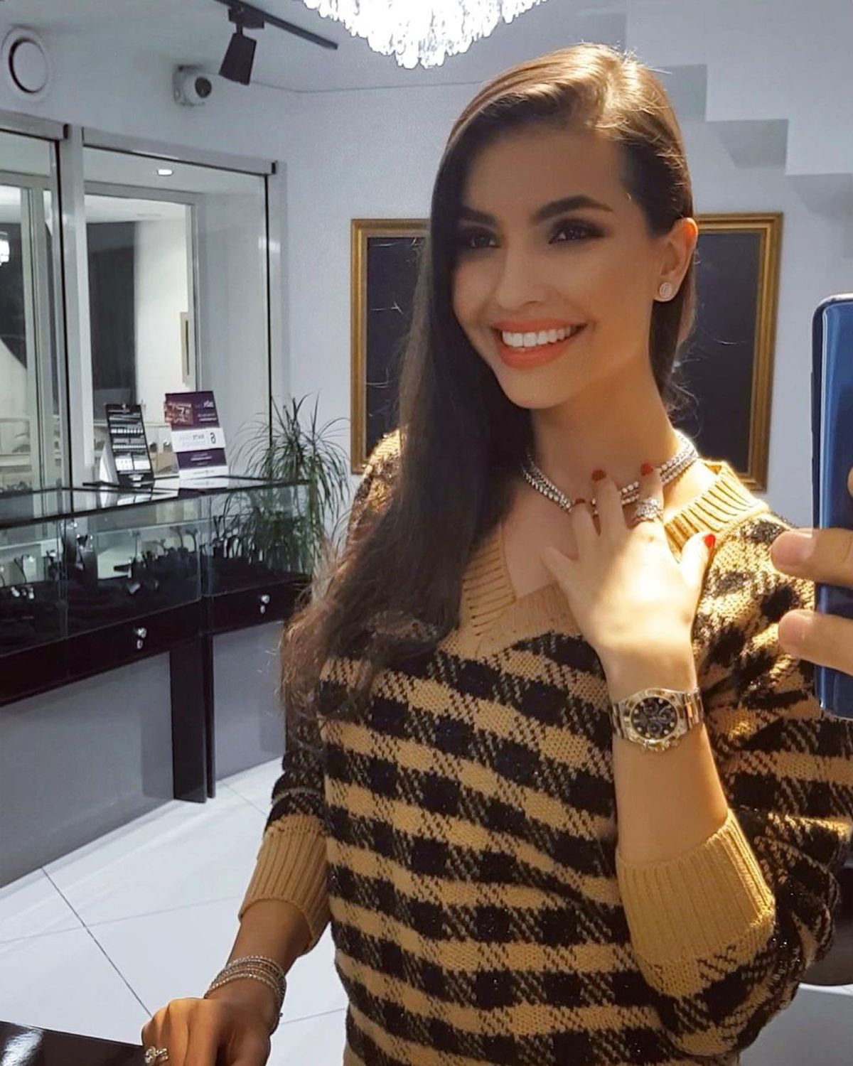 Cu ce se ocupă soția lui Adrian Mutu » Sandra, apariție cu bijuterii de zeci de mii de euro