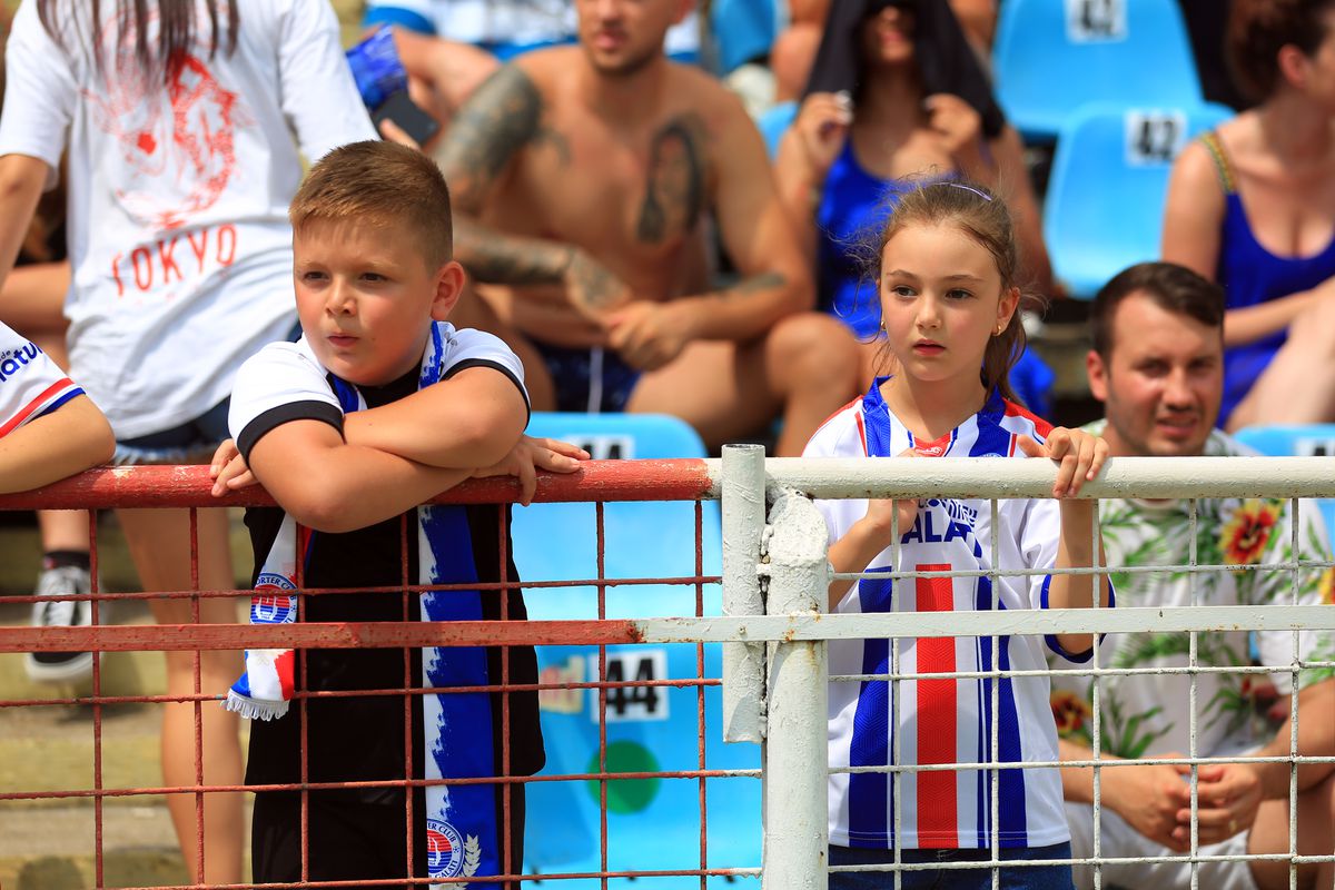 Scandal cu Delia pe fundal înainte de Oțelul - Poli Iași » Mai mulți fani au sărit la bătaie!