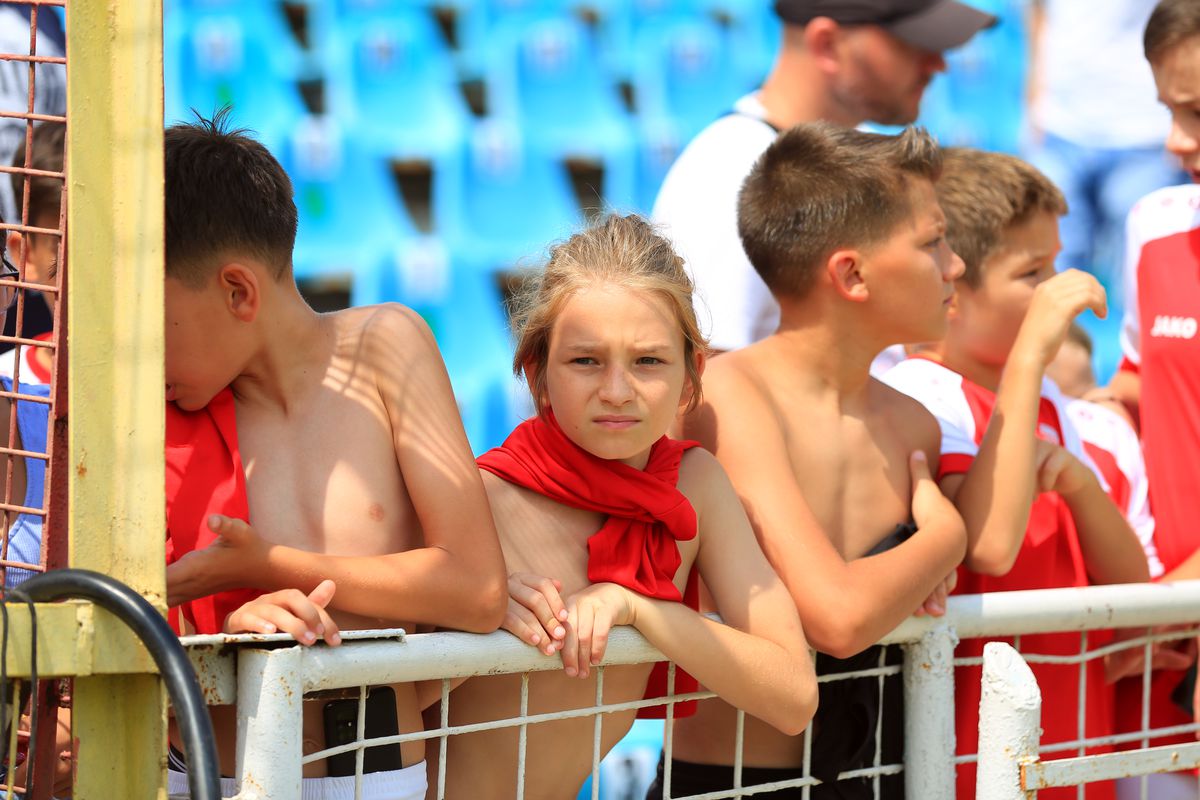 Scandal cu Delia pe fundal înainte de Oțelul - Poli Iași » Mai mulți fani au sărit la bătaie!