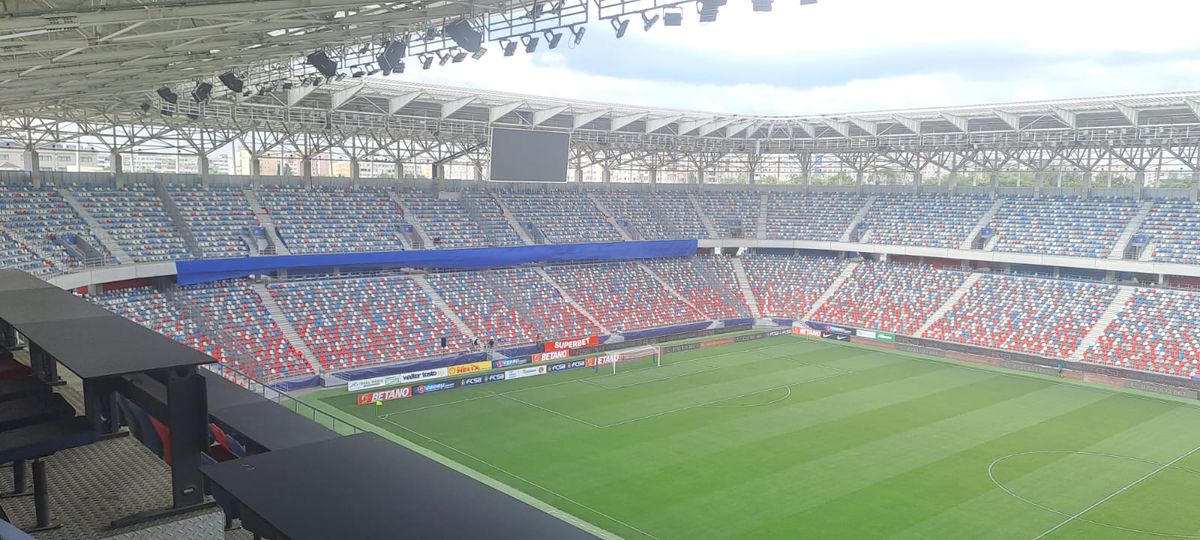 Ce s-a auzit la stația de amplificare din Ghencea înainte de FCSB - CFR Cluj: „În această seară, suporterii roș-albaștri din tribună poartă un singur nume...”