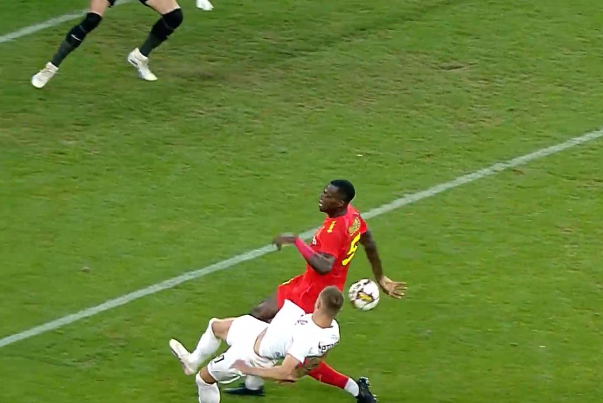 Dawa a atins mingea cu mâna în FCSB - CFR