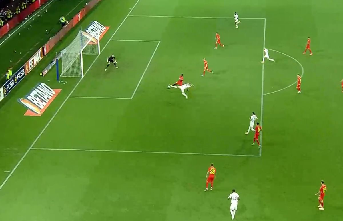 Dawa a atins mingea cu mâna în FCSB - CFR