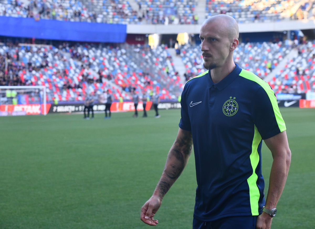 Ce s-a auzit la stația de amplificare din Ghencea înainte de FCSB - CFR Cluj: „În această seară, suporterii roș-albaștri din tribună poartă un singur nume...”