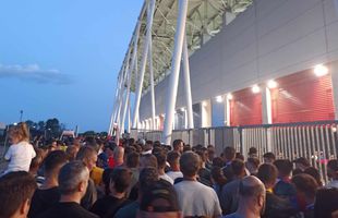 Scene periculoase în Ghencea! Mii de fani ținuți ca „sardinele” la porți! A fost nevoie de intervenția Ambulanței » Fanii acuză o conspirație