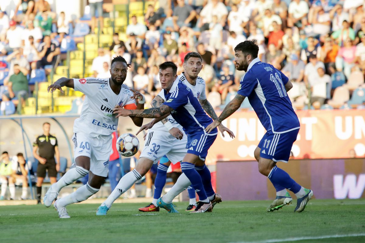 10 momente de la Botoșani - FCU Craiova » Marius Croitoru continuă să ia la mișto regulamentele FRF! Antrenorul la un pas de suspendare