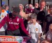 Fanii Valenciei s-au fotografiat cu un fan de la Aston Villa crezând că e fotbalist