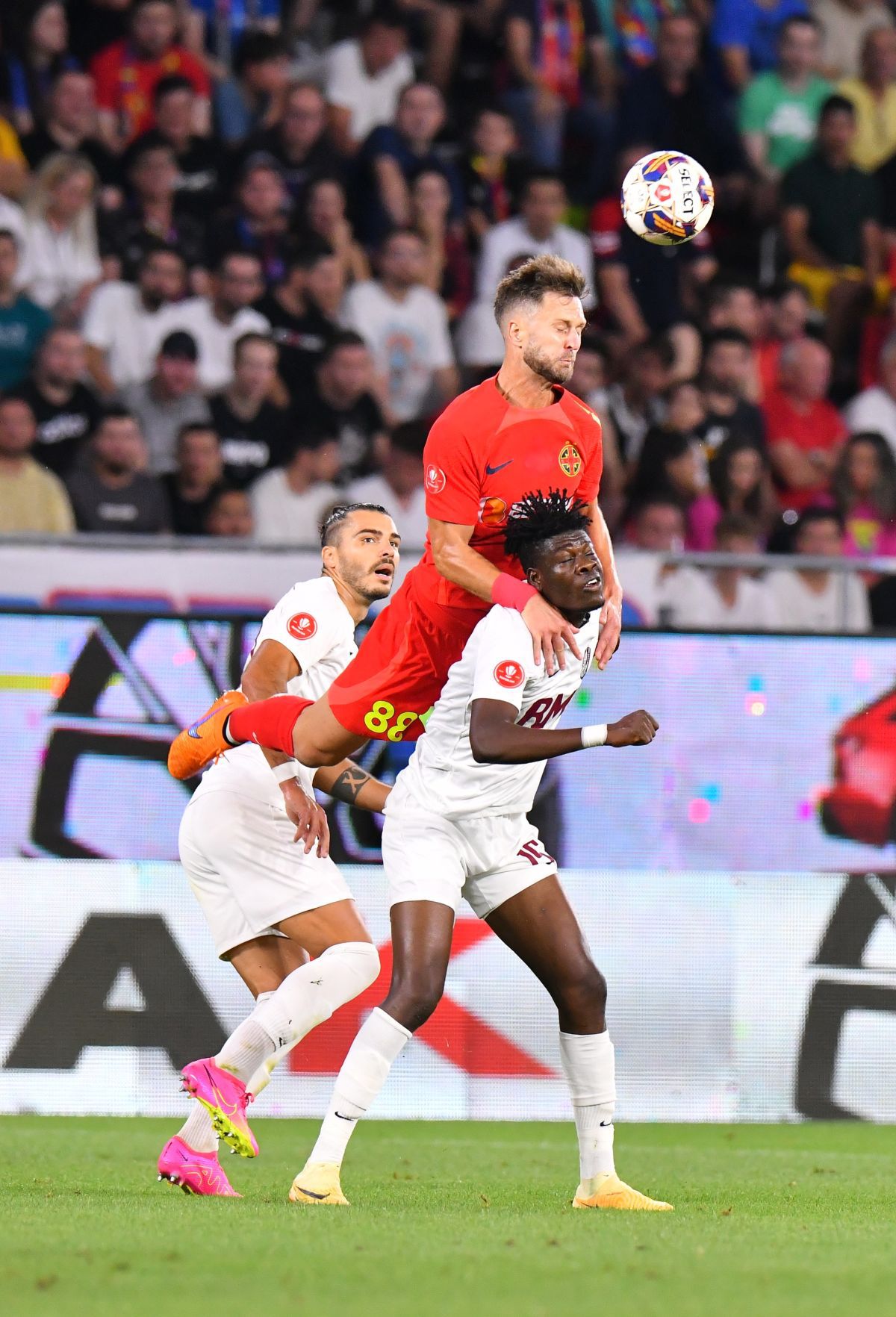 Gigi Becali e luat la rost pentru decizia din FCSB - CFR Cluj: „De ce nu îl dai, dacă nu îţi place de el?”