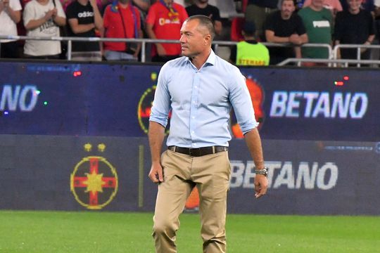 Adi Ilie a dat lovitura simbolică de start a derby-ului FCSB - CFR Cluj / foto: Cristi Preda