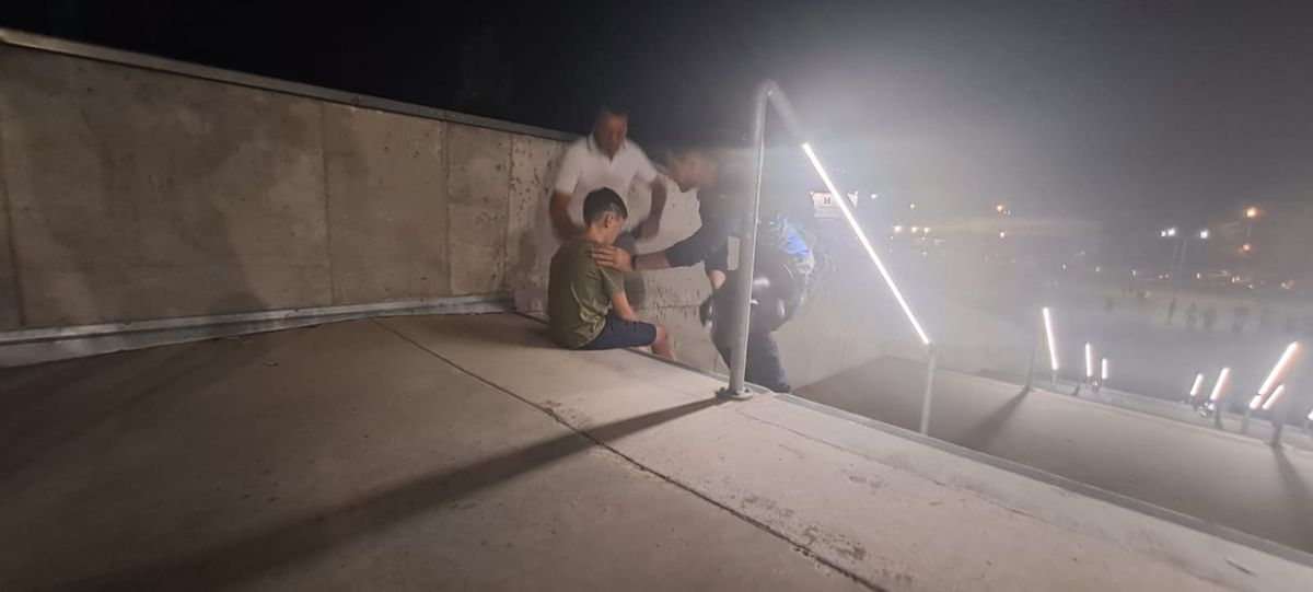 Scene periculoase în Ghencea! Mii de fani ținuți ca „sardinele” la porți! A fost nevoie de intervenția Ambulanței » Fanii acuză o conspirație