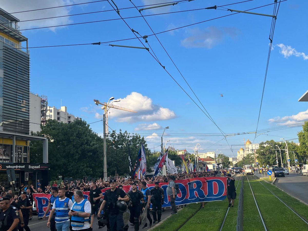 Ce s-a auzit la stația de amplificare din Ghencea înainte de FCSB - CFR Cluj: „În această seară, suporterii roș-albaștri din tribună poartă un singur nume...”