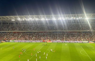 Ce s-a auzit la stația de amplificare din Ghencea înainte de FCSB - CFR Cluj: „În această seară, suporterii roș-albaștri din tribună poartă un singur nume...”