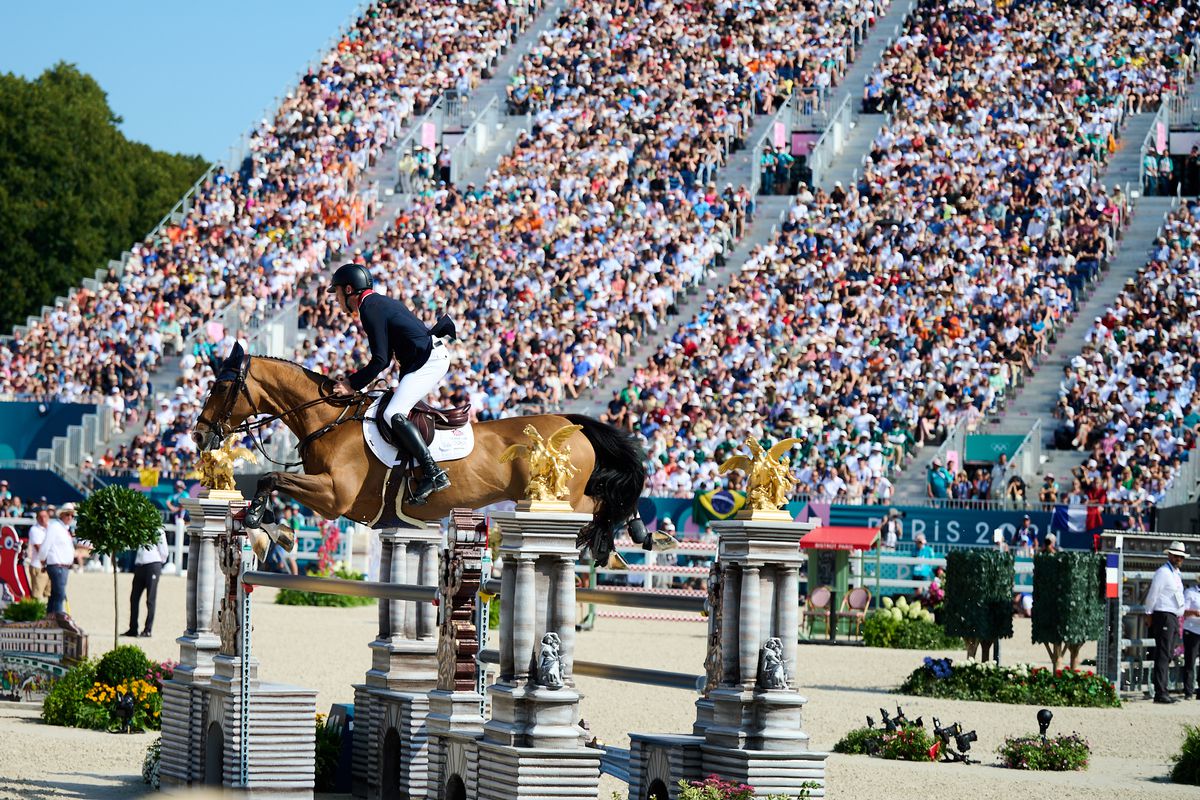 Un sport contestat a adunat 16.500 de oameni în tribune la ultima sa probă, câștigată de germanul Christian Kukuk cu superbul cal Checker 47