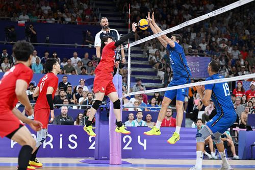 Italia a învins-o pe Japonia la volei cu scorul de 3-2 (20-25, 23-25, 27-25, 26-24, 17-15) la seturi și s-a calificat în semifinalele de la Jocurile Olimpice. Meciul a avut o desfășurare cu adevărat nebună.