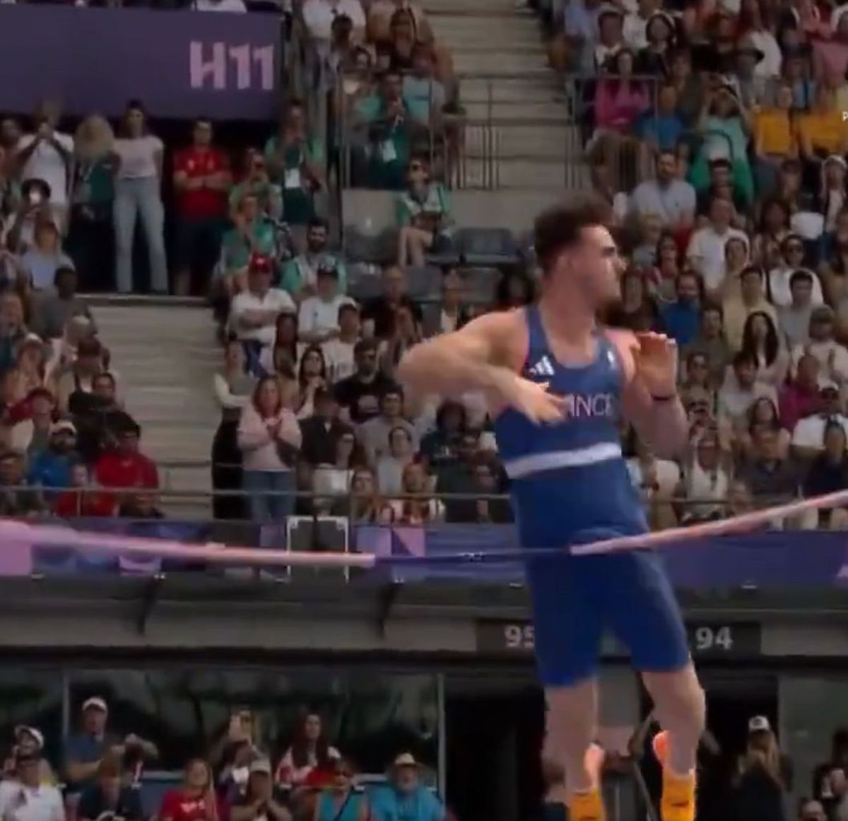 Ofertă XXX pentru noua senzație de la Paris » I-au pus pe masă o AVERE pentru 60 de minute pe cameră, după ce a impresionat cu bărbăția lui