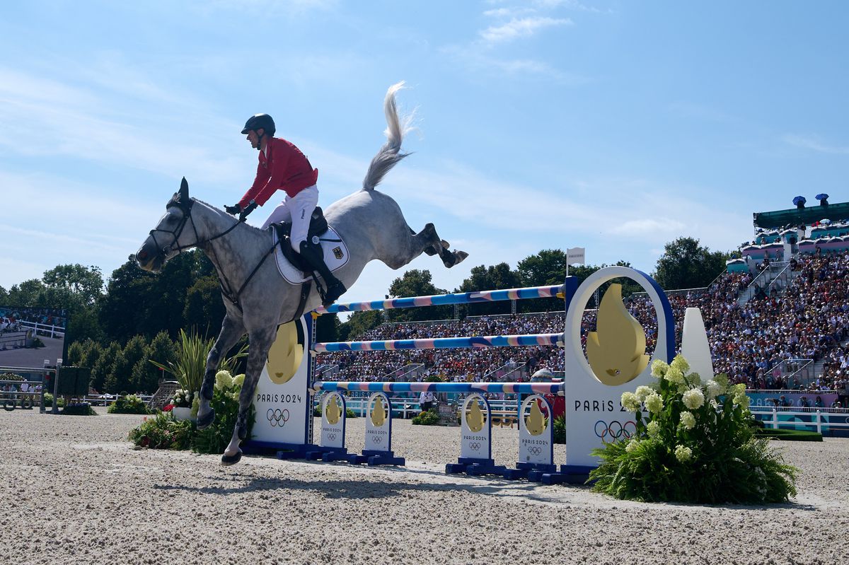 Un sport contestat a adunat 16.500 de oameni în tribune la ultima sa probă, câștigată de germanul Christian Kukuk cu superbul cal Checker 47