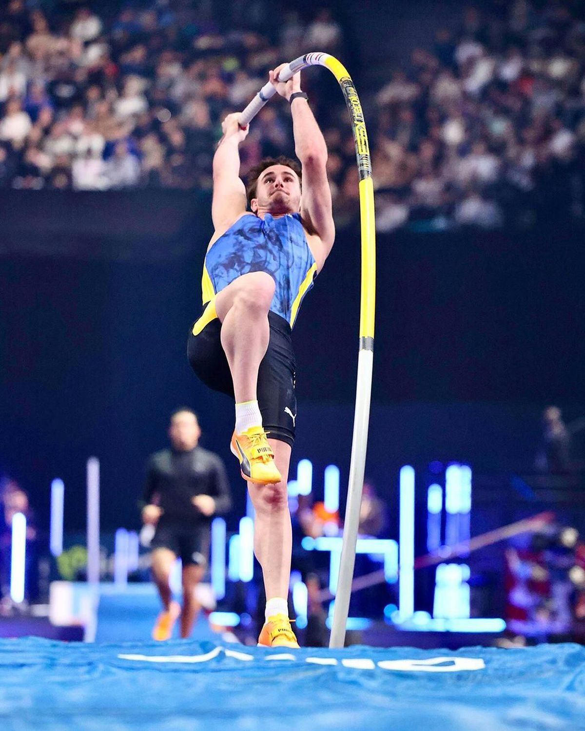 Ofertă XXX pentru noua senzație de la Paris » I-au pus pe masă o AVERE pentru 60 de minute pe cameră, după ce a impresionat cu bărbăția lui