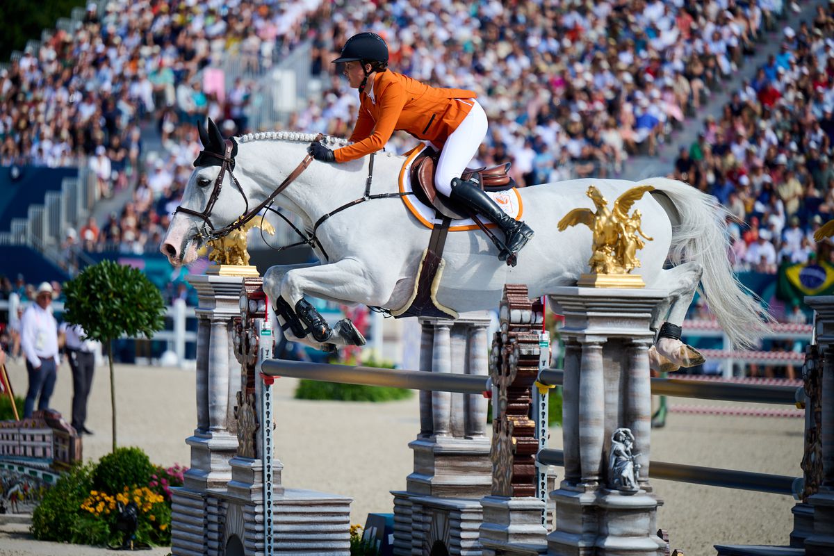 Un sport contestat a adunat 16.500 de oameni în tribune la ultima sa probă, câștigată de germanul Christian Kukuk cu superbul cal Checker 47