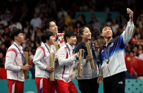 Jucătorii de tenis de masă din Coreea de Sud și din Coreea de Nord Foto: Getty Images