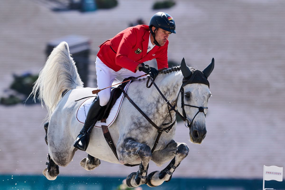 Un sport contestat a adunat 16.500 de oameni în tribune la ultima sa probă, câștigată de germanul Christian Kukuk cu superbul cal Checker 47