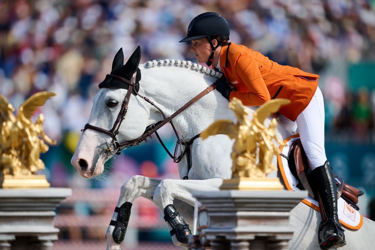 Un sport contestat a adunat 16.500 de oameni în tribune la ultima sa probă, câștigată de germanul Christian Kukuk cu superbul cal Checker 47