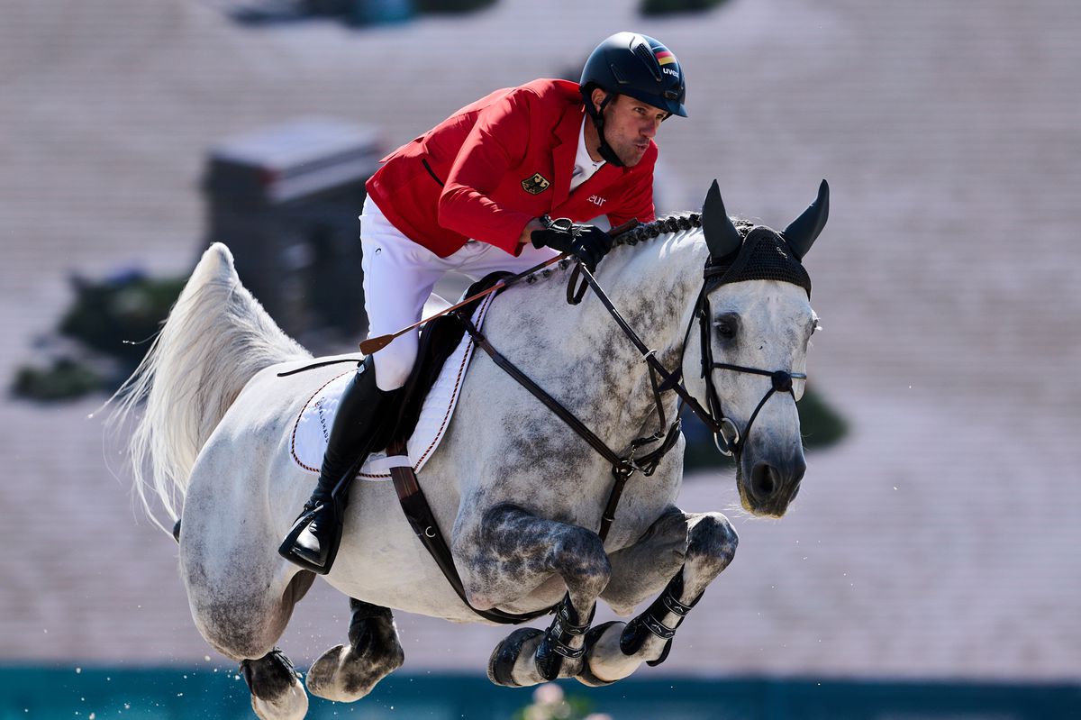 Un sport contestat a adunat 16.500 de oameni în tribune la ultima sa probă, câștigată de germanul Christian Kukuk cu superbul cal Checker 47