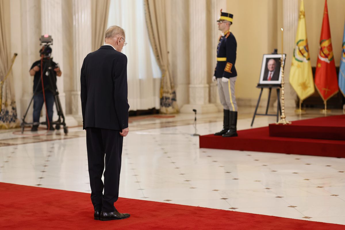 Ripostă dură din Generația de Aur, în timpul funeraliilor lui Ion Iliescu: „Dobitoci! Lăsați-l să plece”