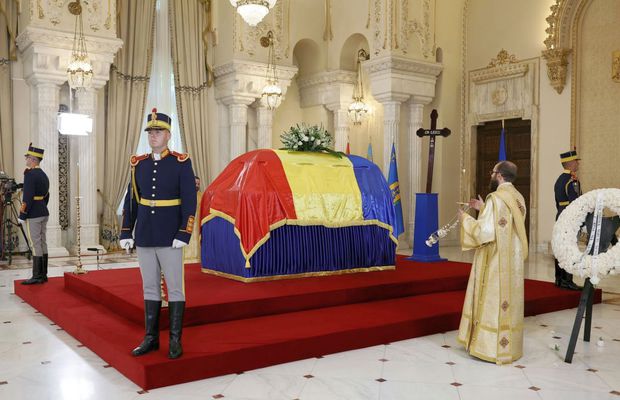 Ripostă dură din Generația de Aur, în timpul funeraliilor lui Ion Iliescu: „Dobitoci! Lăsați-l să plece”