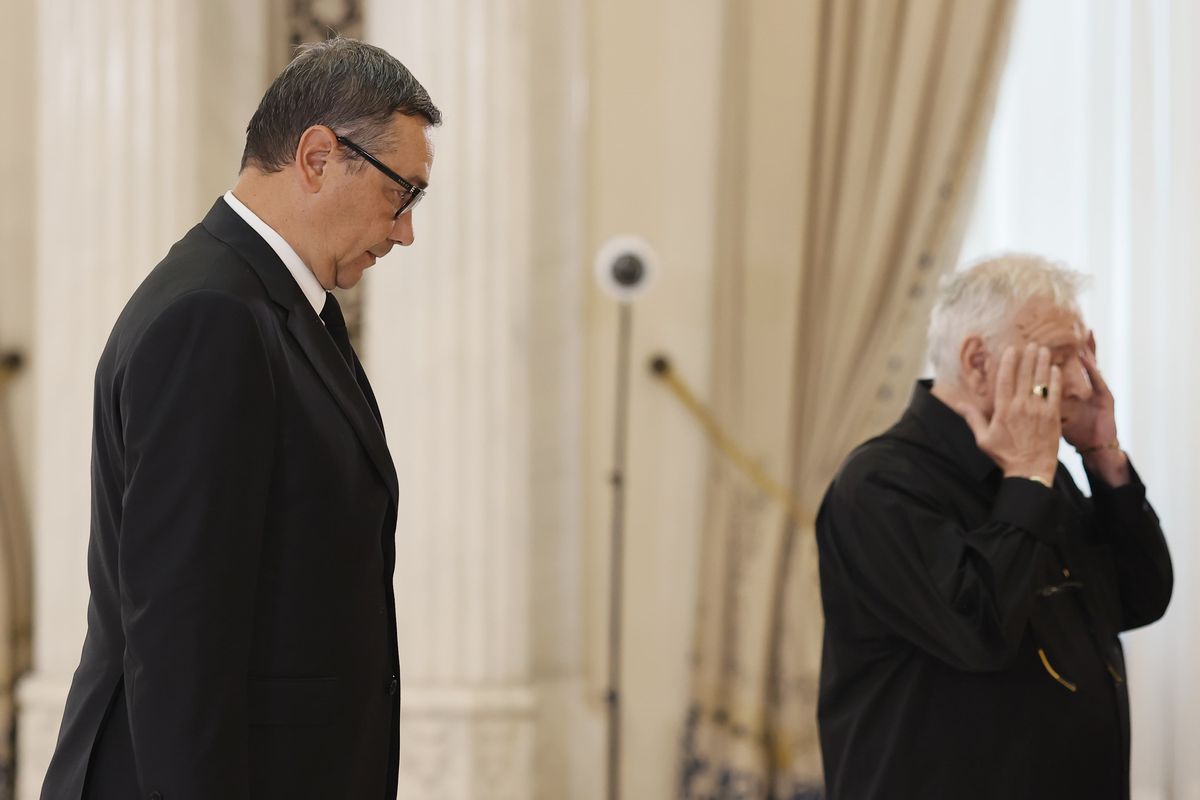 Gigi Becali n-a zăbovit nici 30 de secunde la catafalcul lui Ion Iliescu » A făcut un gest scurt, a salutat fotografii și a mers la interviuri: „Noi știm că el a dat ordinul!”