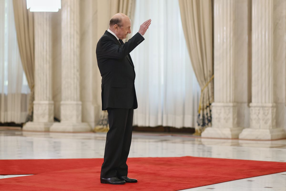 Ripostă dură din Generația de Aur, în timpul funeraliilor lui Ion Iliescu: „Dobitoci! Lăsați-l să plece”