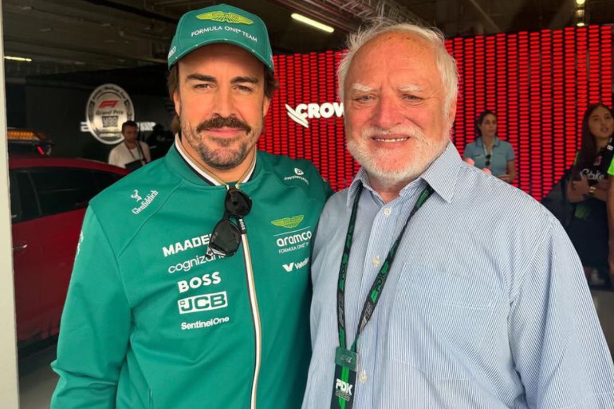 Legendarul personaj din MEME-uri a apărut la Marele Premiu al Ungariei » Chiar și piloții au vrut să se fotografieze cu el!