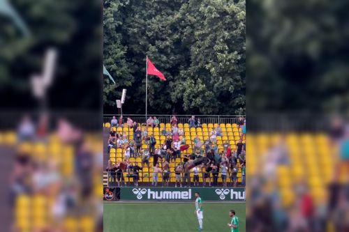 Protest cu geamantane la meciul echipei unde joacă doi români / foto: captură X