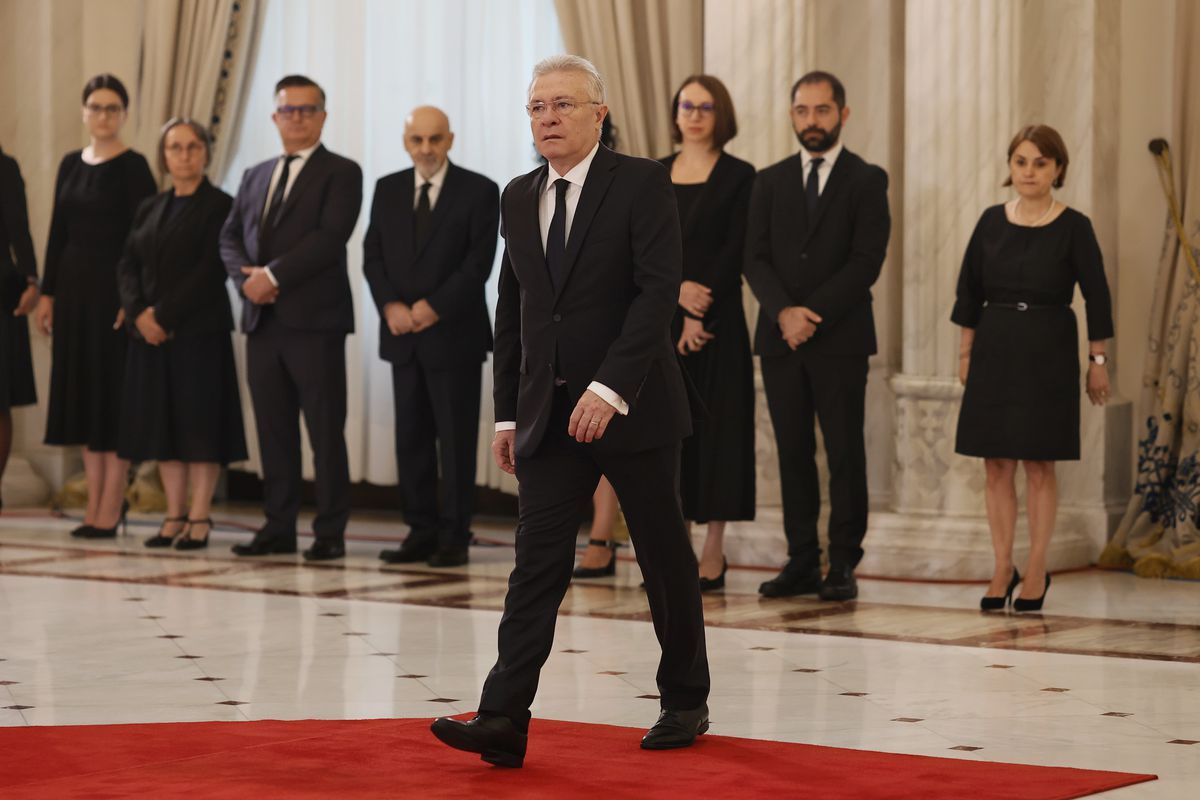 Ripostă dură din Generația de Aur, în timpul funeraliilor lui Ion Iliescu: „Dobitoci! Lăsați-l să plece”