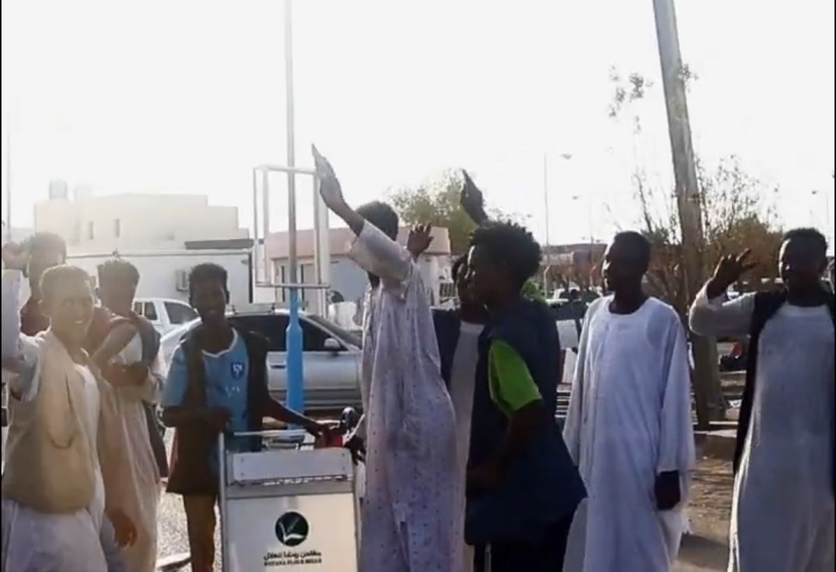 Reghecampf, primit într-un decor trist în Sudan